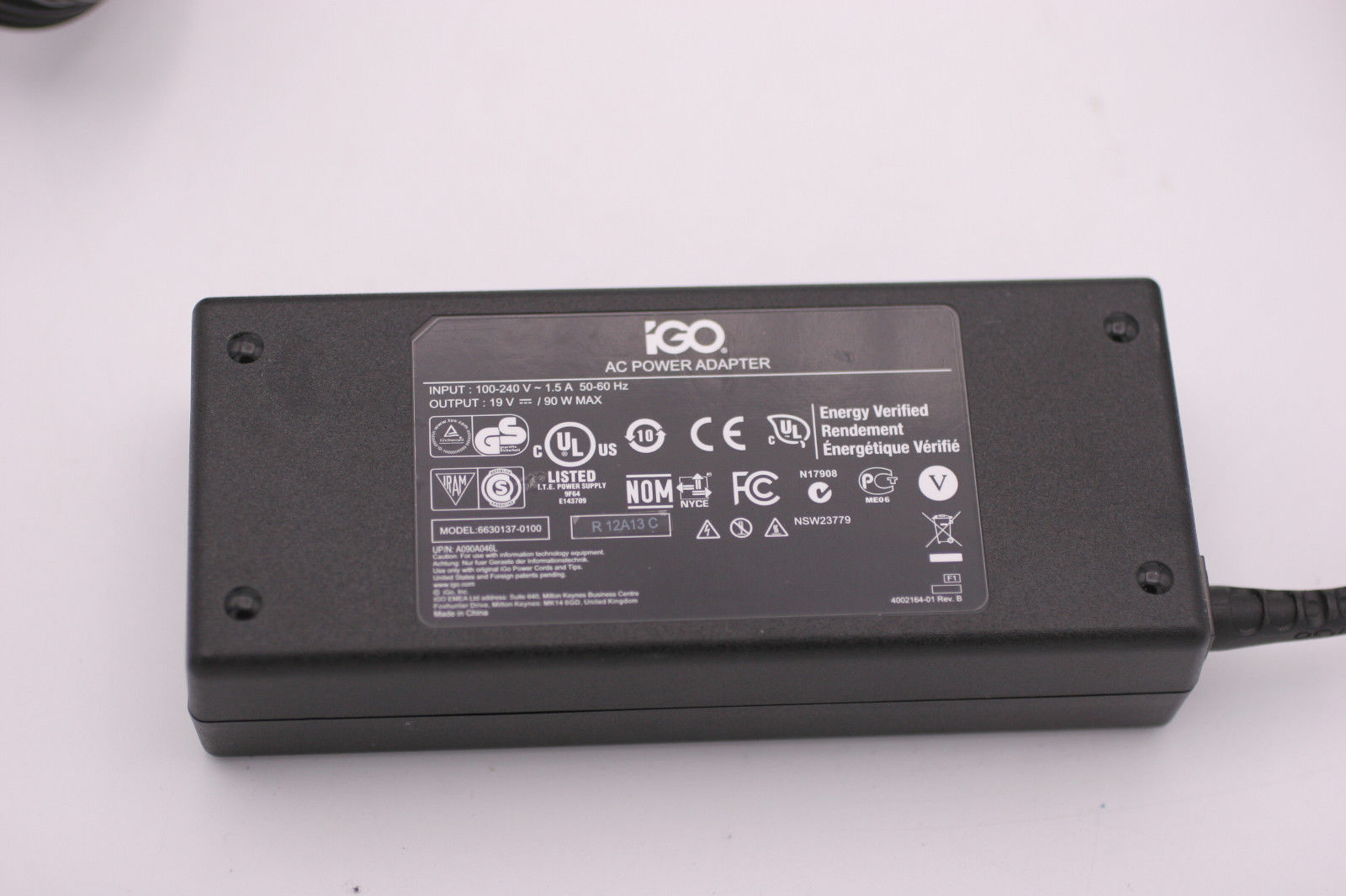 NEW 19V 90W iGo 6630137-0100 AC Adapter